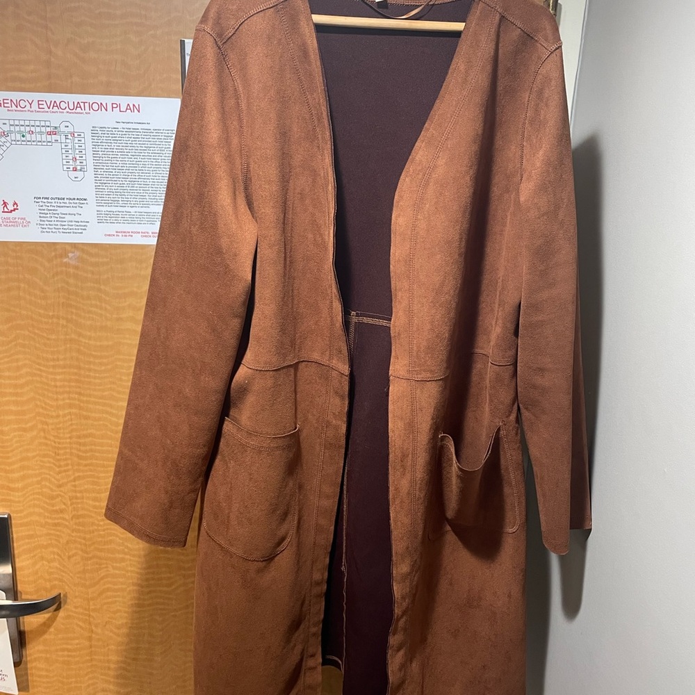 Solitaire Brown Cape Suede-Like Relaxed Fit